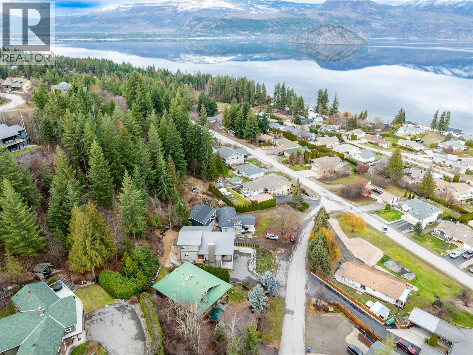 Gallery Images - 2822 Juniper Crescent, Blind Bay, BC