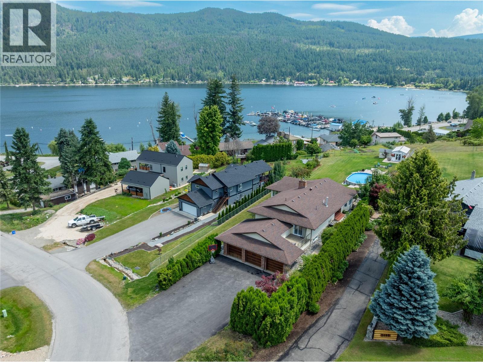 Gallery Images - 2484 Sunrise Boulevard, Blind Bay, BC