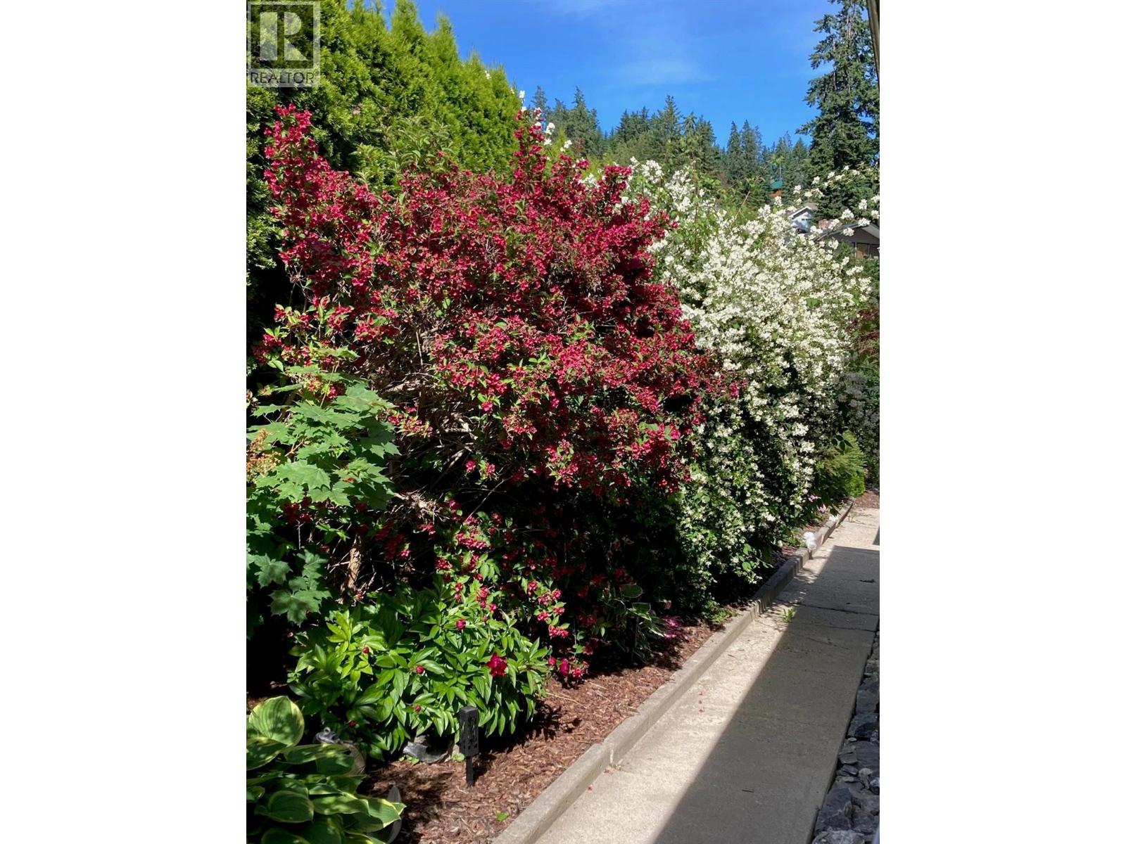 Gallery Images - 2484 Sunrise Boulevard, Blind Bay, BC